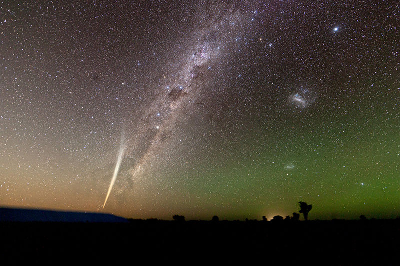 800px-Comet_Lovejoy_2011_Milky_Way_Wide_Field.jpg